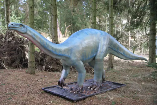 Siehe Plateosaurus und viele andere Dinosaurier im GIVSKUD ZOO.